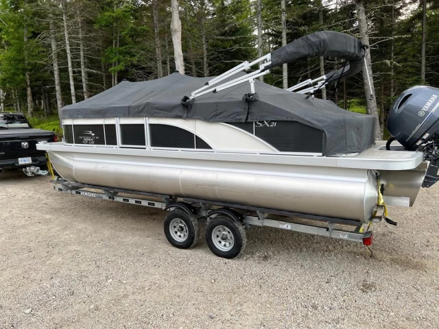 Bennington Marine 21 SSBX Tri toon 2020