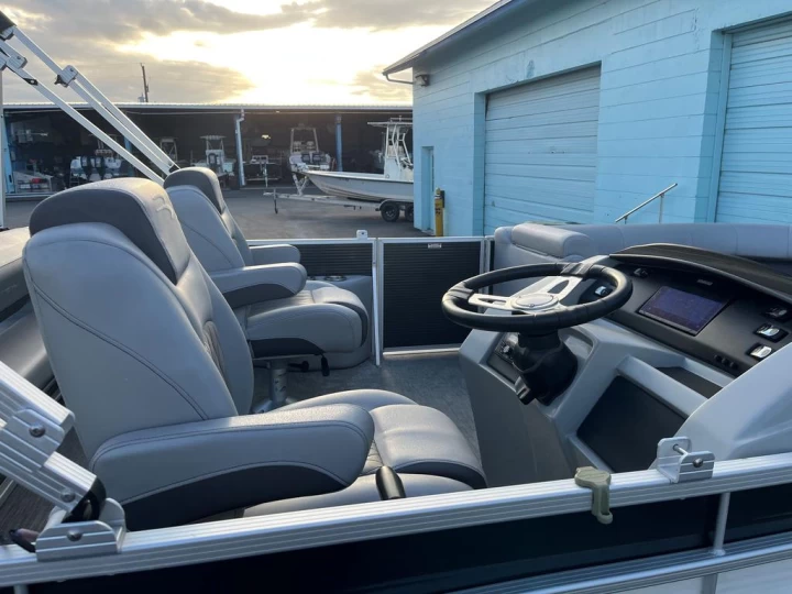 2020 Bennington Marine 21 SSBX Tri toon