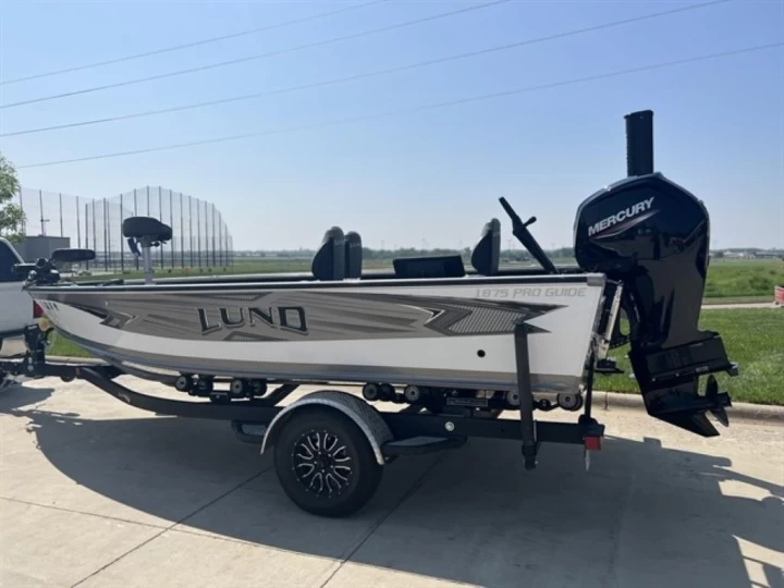 2023 Lund 1875 Pro Guide Tiller 