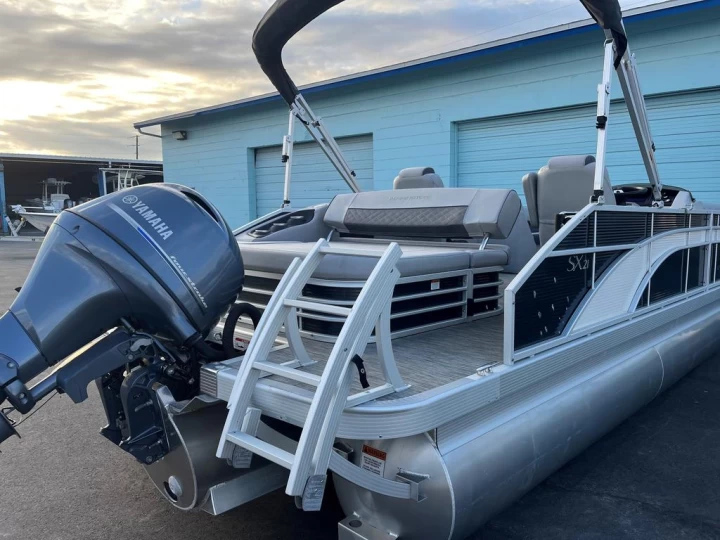 2020 Bennington Marine 21 SSBX Tri toon
