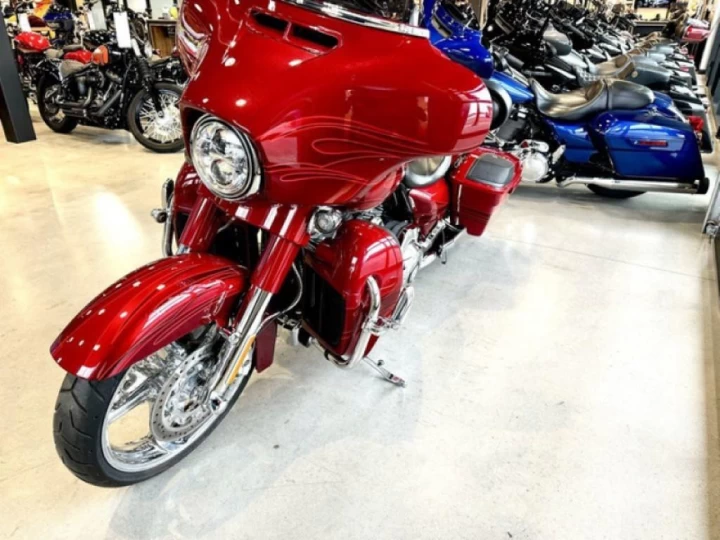 2016 Harley-Davidson FLHXSE - CVO Street Glide 