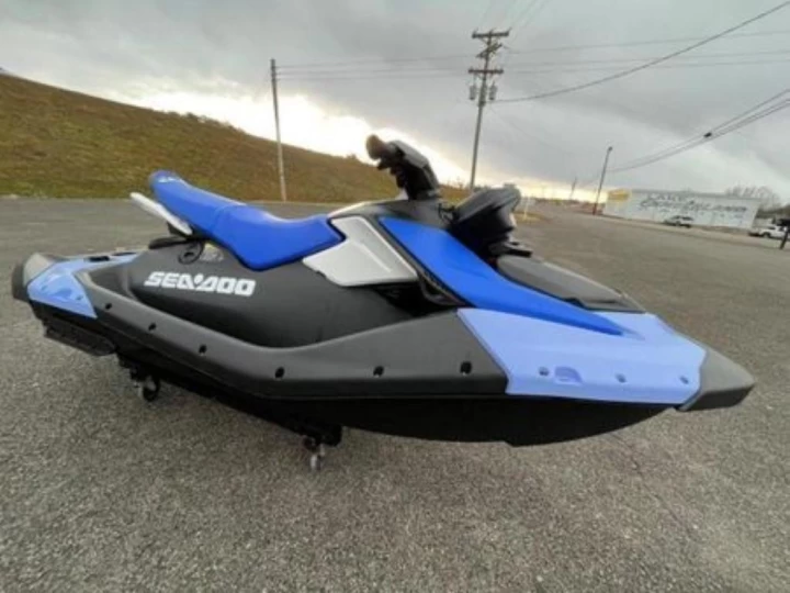 2024 Sea-Doo Spark® Trixx™ for 3 Rotax® 900 ACE™ - 90 iBR and A 
