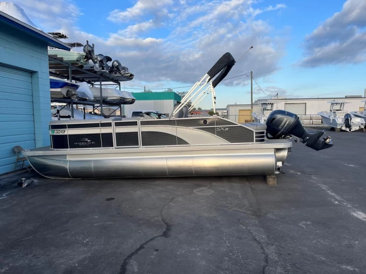 2020 Bennington Marine 21 SSBX Tri toon