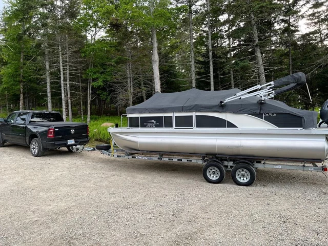 Bennington Marine 21 SSBX Tri toon 2020