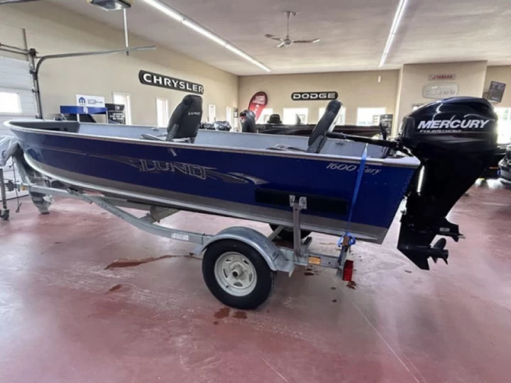 2017 Lund Fury 1600 Tiller 