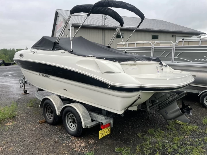 2013 STINGRAY 215LR SPEED BOAT