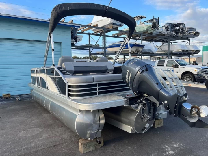 2020 Bennington Marine 21 SSBX Tri toon